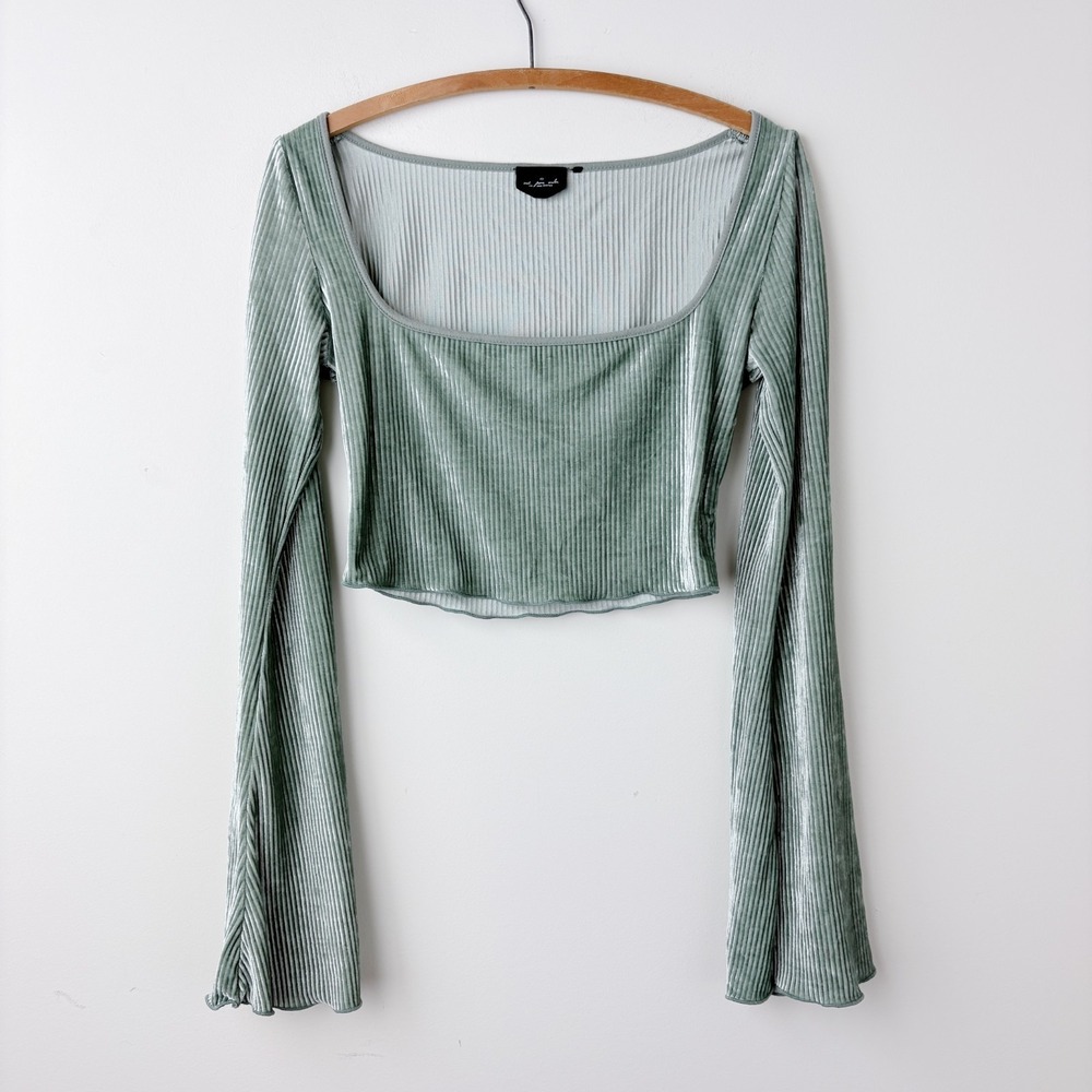 Out From Under Flare Sleeve Top M‎ Green Velvet Lettuce Hem Boho Coquette Ballet